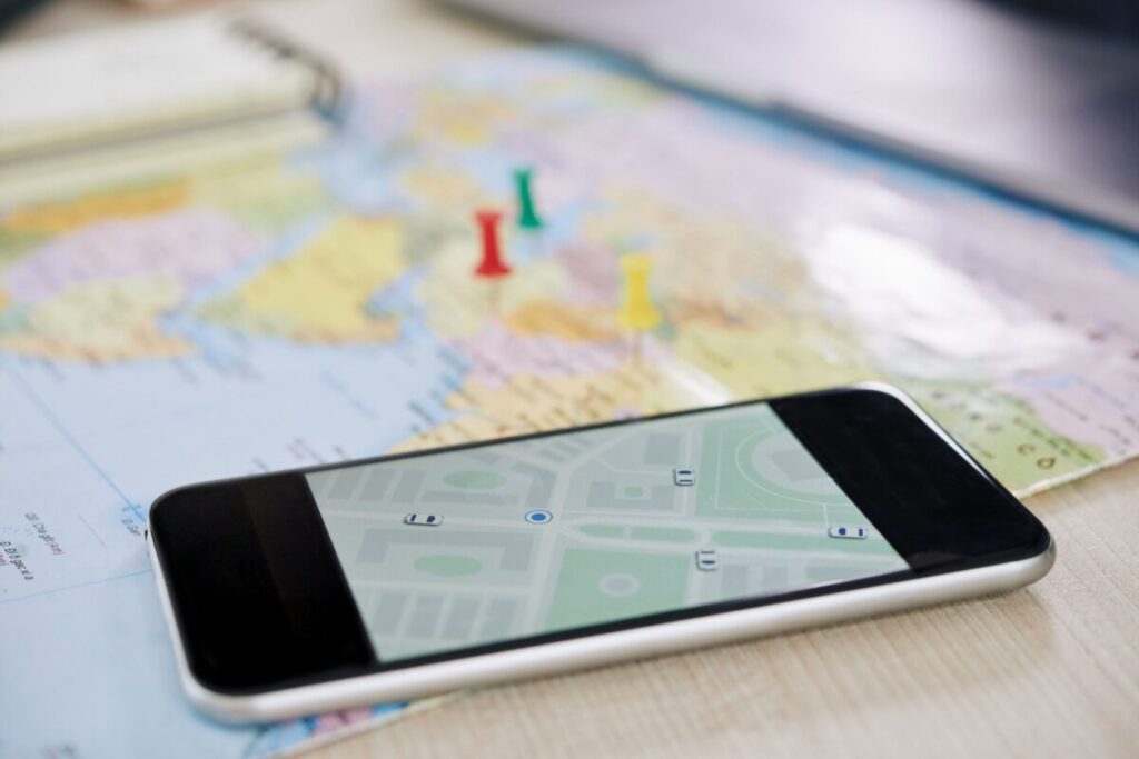 Quais são os principais concorrentes do Google Maps? O Google Maps é um aplicativo de mapas e navegação amplamente utilizado em todo o mundo, conhecido por sua precisão, atualização em tempo real e vasto conjunto de recursos. No entanto, mesmo sendo líder de mercado, o Google Maps não é o único aplicativo de mapas e navegação disponível.