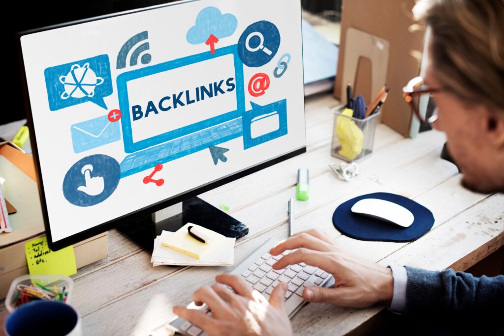 Os backlinks são um dos pilares do SEO (Search Engine Optimization), desempenhando um papel fundamental na melhoria do ranking do seu site nos motores de busca. Links de qualidade podem aumentar significativamente a autoridade do seu site e direcionar mais tráfego qualificado. No entanto, construir uma rede de backlinks eficaz não é uma tarefa simples. Neste artigo, vamos explorar estratégias comprovadas para construir backlinks de qualidade e fortalecer a presença online do seu site.