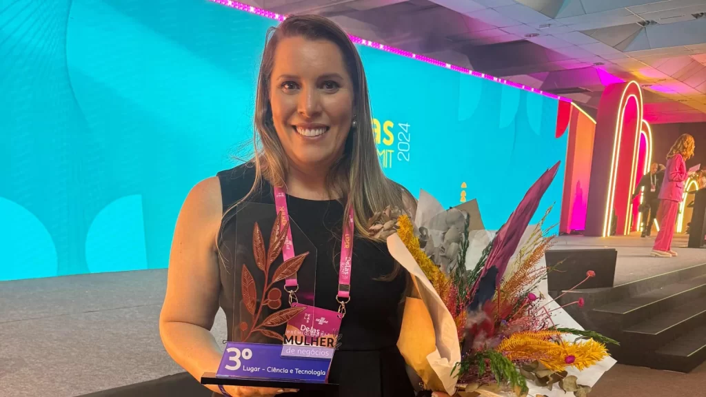 Representando a BP Hub, startup de tecnologia especializada em soluções para negócios locais, Bia Portela conquistou destaque nacional ao vencer o Prêmio Sebrae Mulher de Negócios na etapa regional do Centro-Oeste, na categoria Ciências e Tecnologia